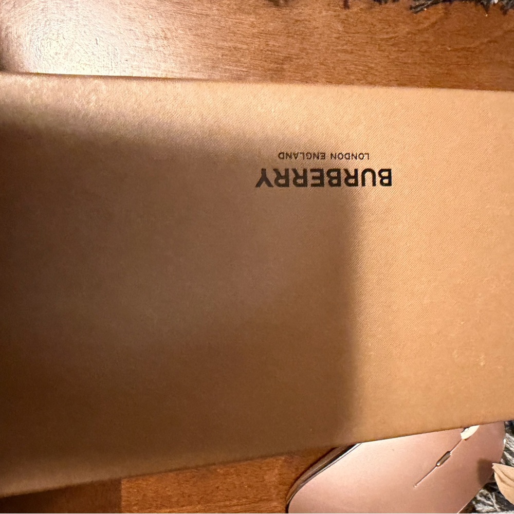 BURBERRY SUNGLASSES - Picture 9 of 9